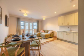 Garden Flat - 2 Bed 2 Bath - Allocated Parking